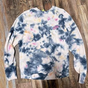 Nike Crew Neck Sweatshirt, Size M, Multicolor